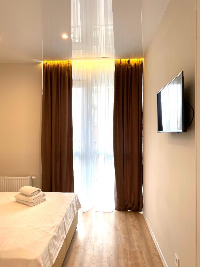 Mira Apart-Hotel Kiev Buitenkant foto