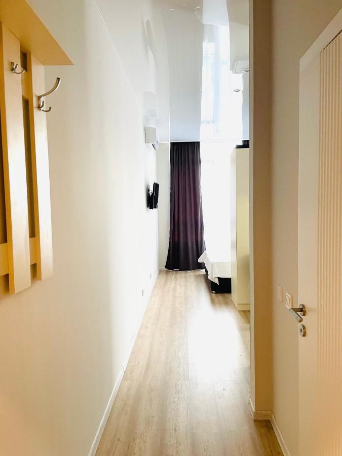 Mira Apart-Hotel Kiev Buitenkant foto
